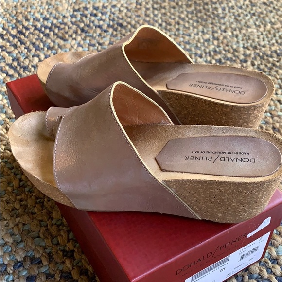 donald pliner metallic sandals